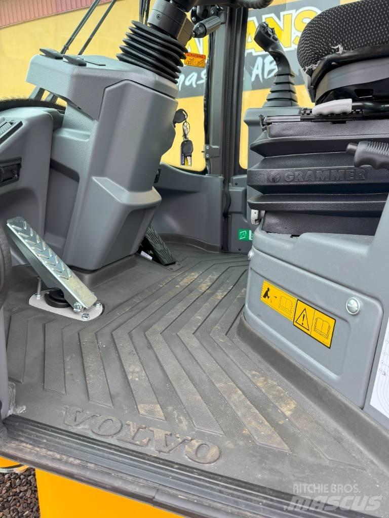 Volvo L 30 HS Naudoti ratiniai krautuvai