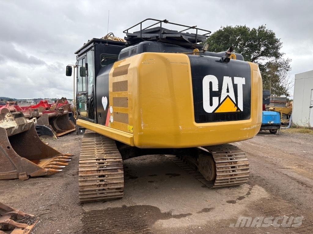 CAT 323 F L Vikšriniai ekskavatoriai