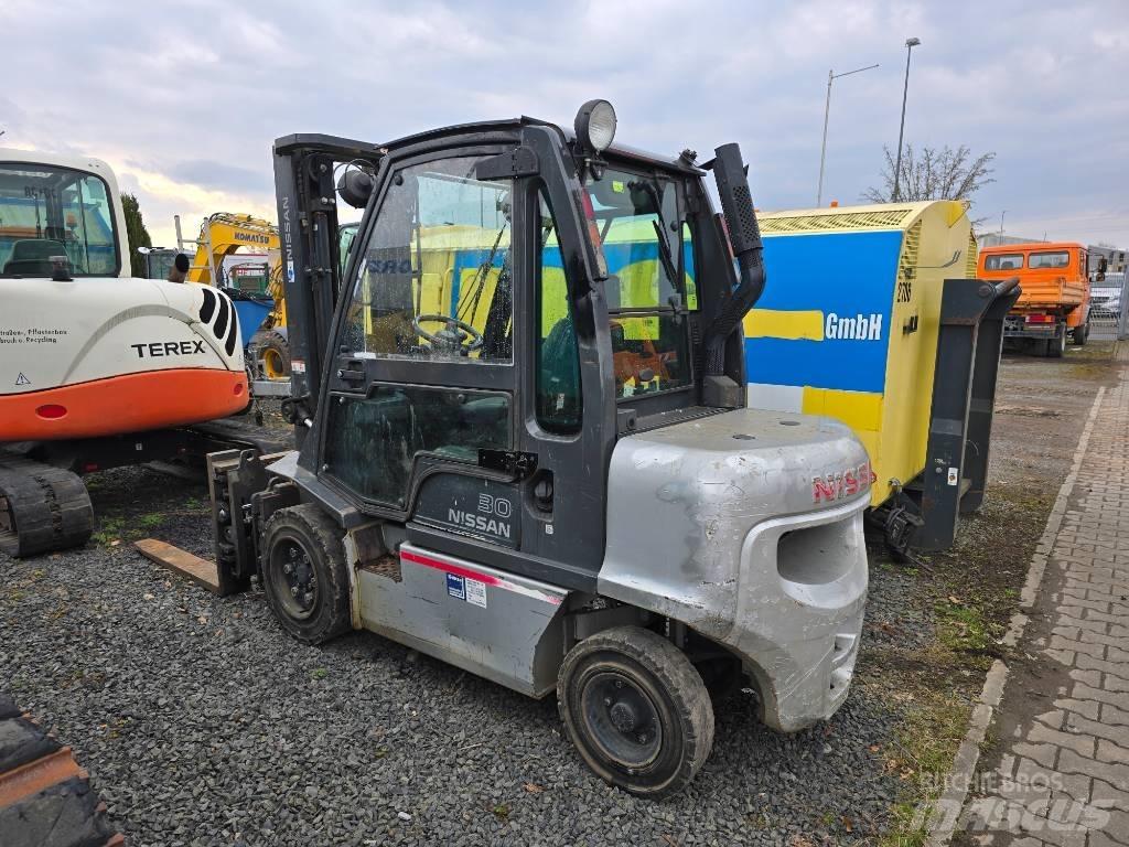Nissan 30 YG1D2A30Q Dyzeliniai krautuvai