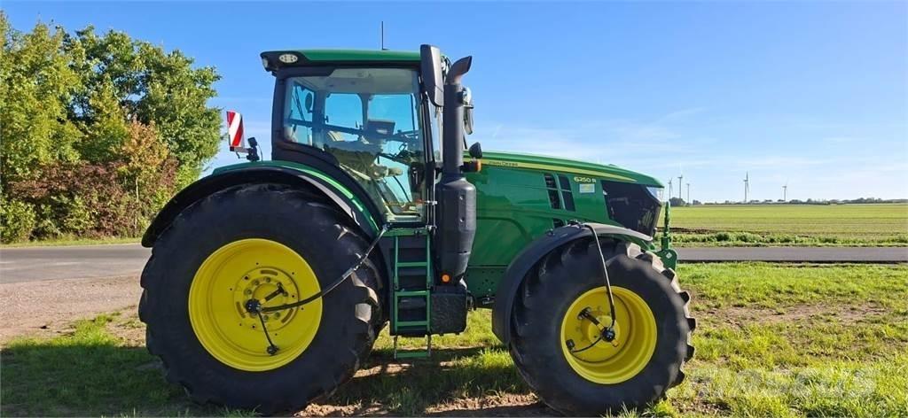 John Deere 6250R Traktoriai