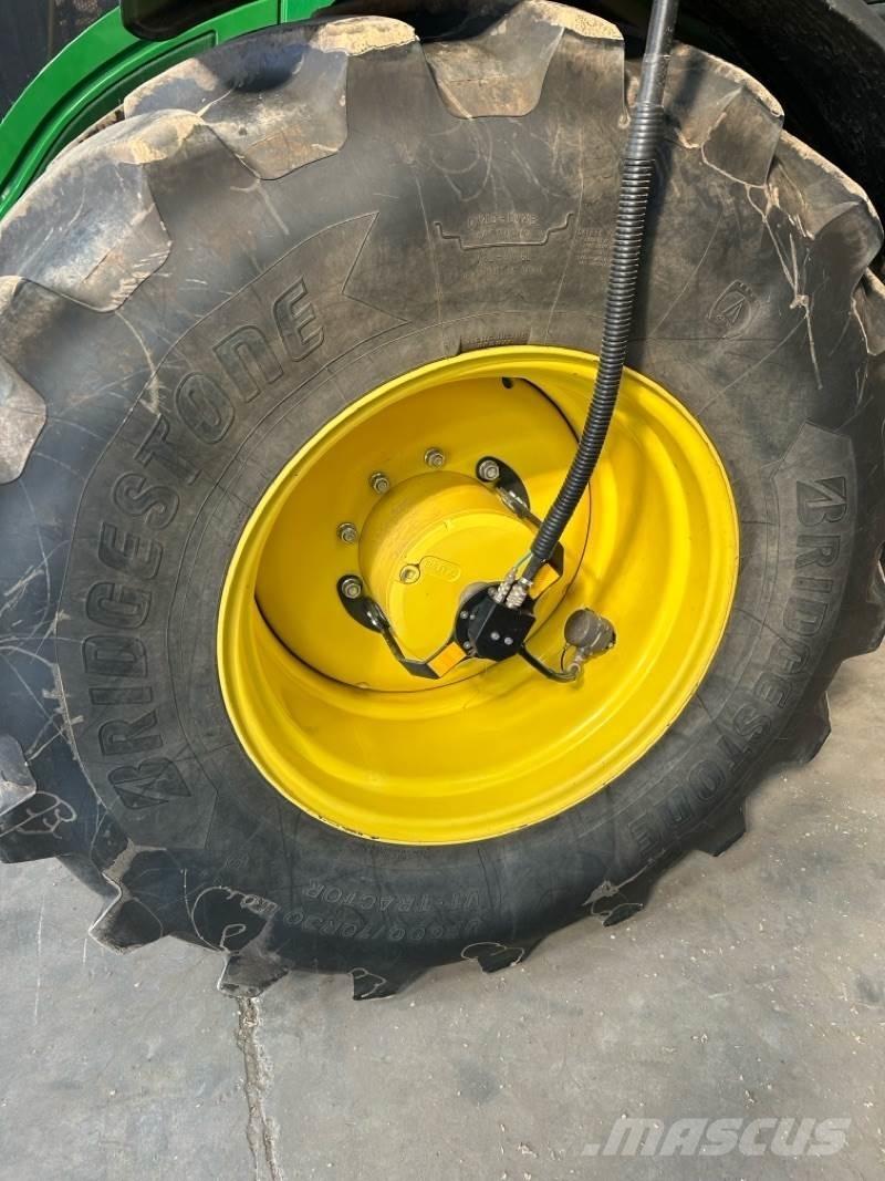 John Deere 6250R Traktoriai
