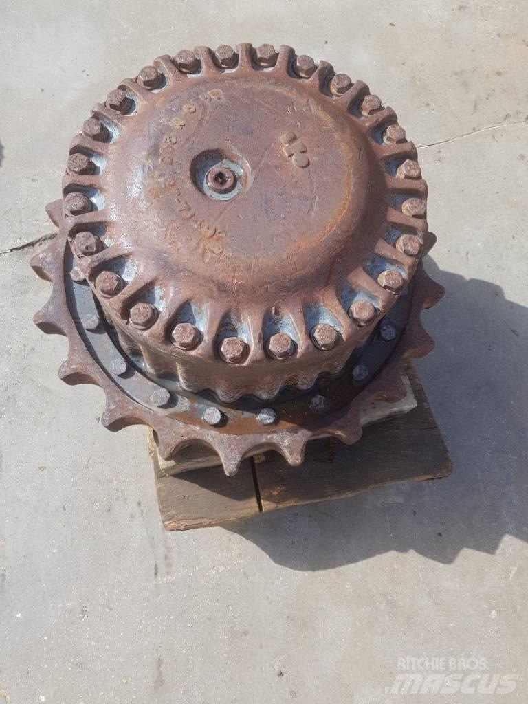 Komatsu PC210-3 Vikšrai, grandinės ir važiuoklės