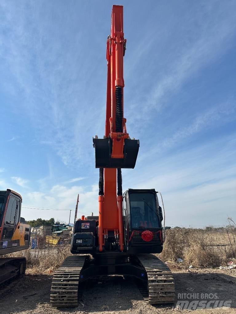 Hitachi ZX 200 Vikšriniai ekskavatoriai