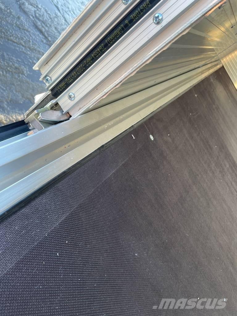 Volvo FM 330 Sunkvežimiai su dengtu kėbulu