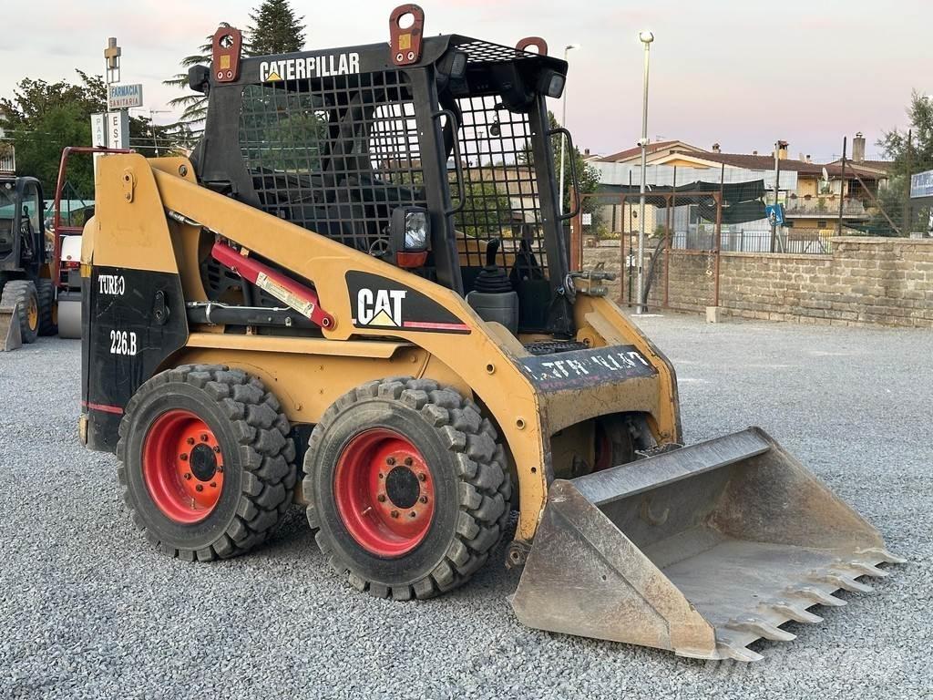 CAT 226BHF Mini krautuvai
