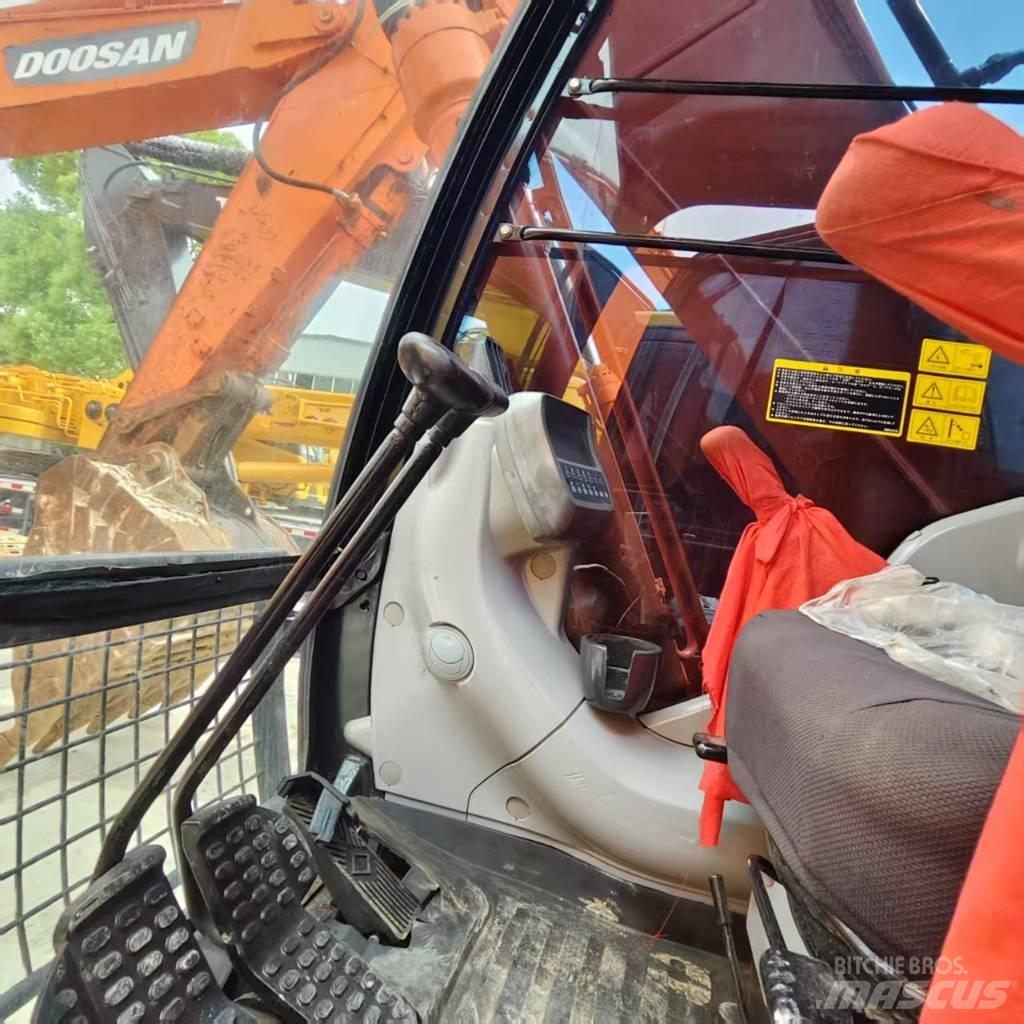 Hitachi ZX 210 Vikšriniai ekskavatoriai