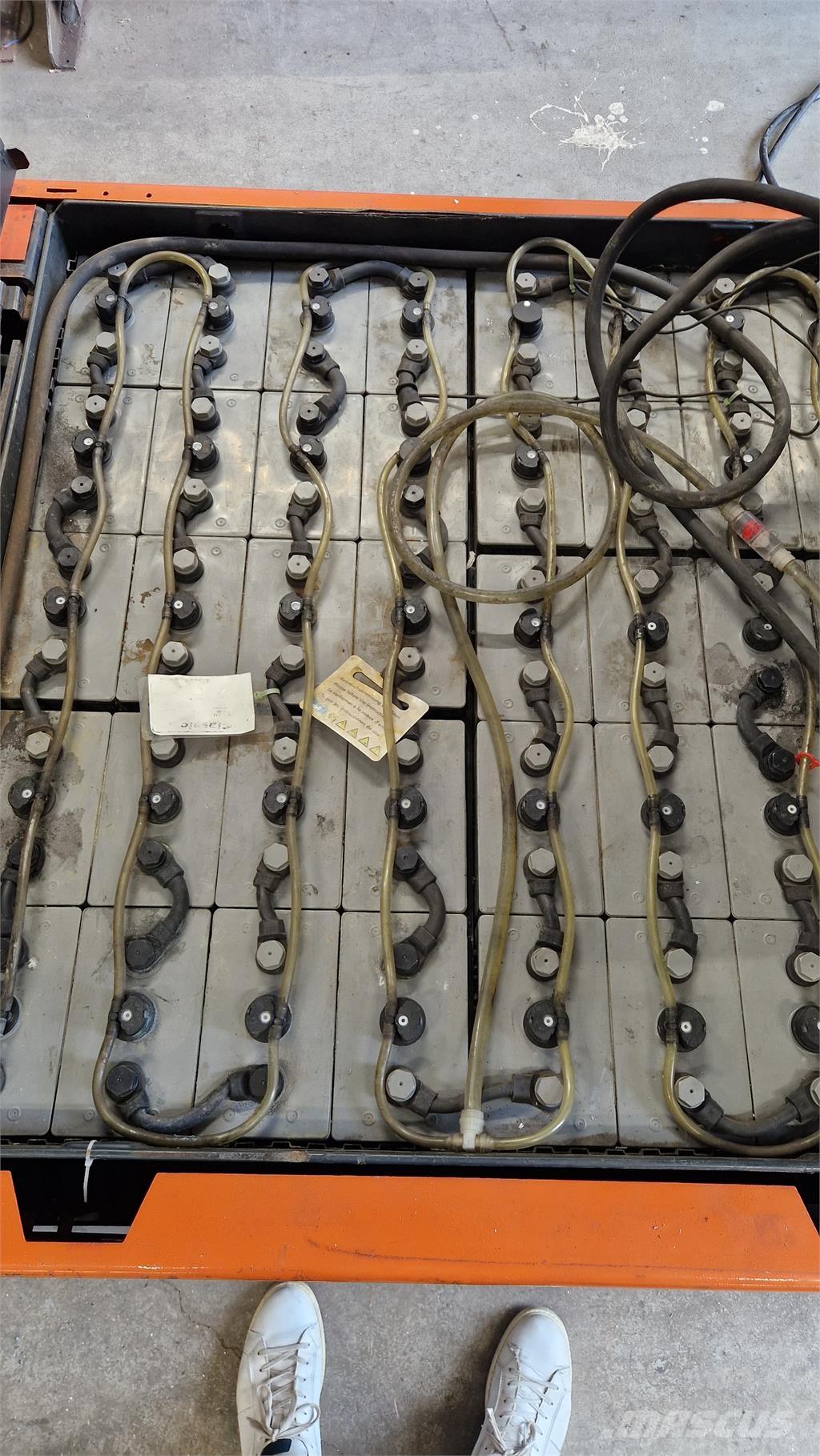 Toyota 7FBMF30 Elektriniai šakiniai krautuvai