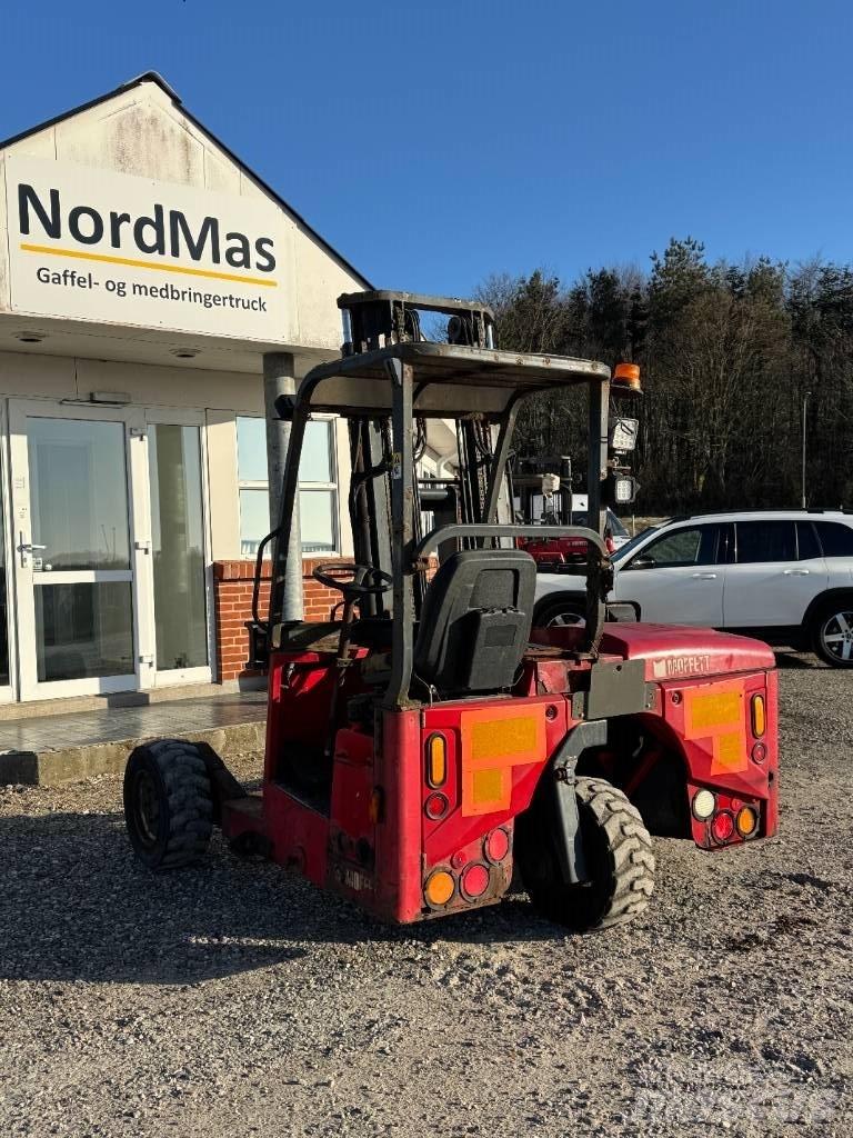 Moffett M4 25.3 Dyzeliniai krautuvai