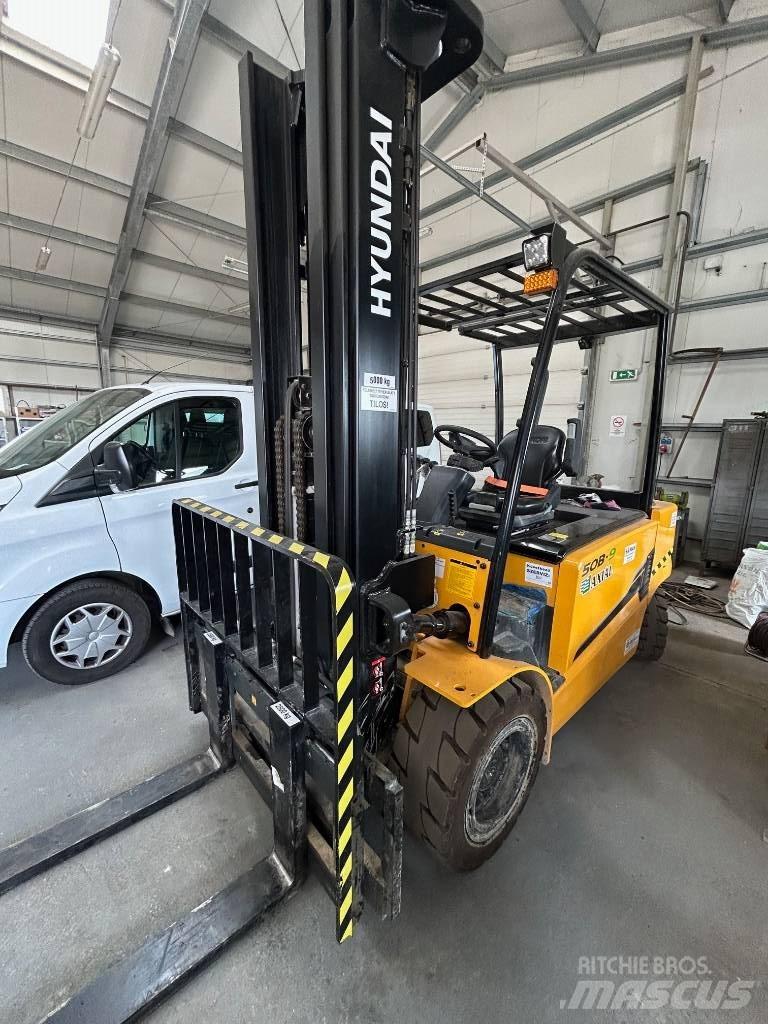 Hyundai Genuine Elektriniai šakiniai krautuvai