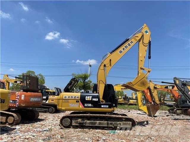 CAT 323D Vikšriniai ekskavatoriai