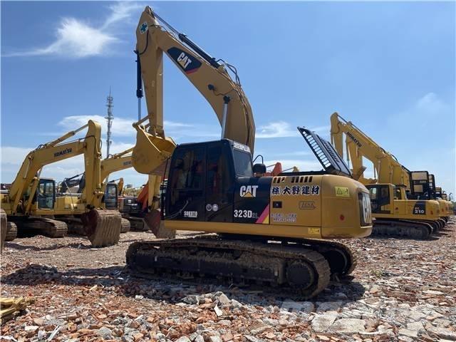CAT 323D Vikšriniai ekskavatoriai