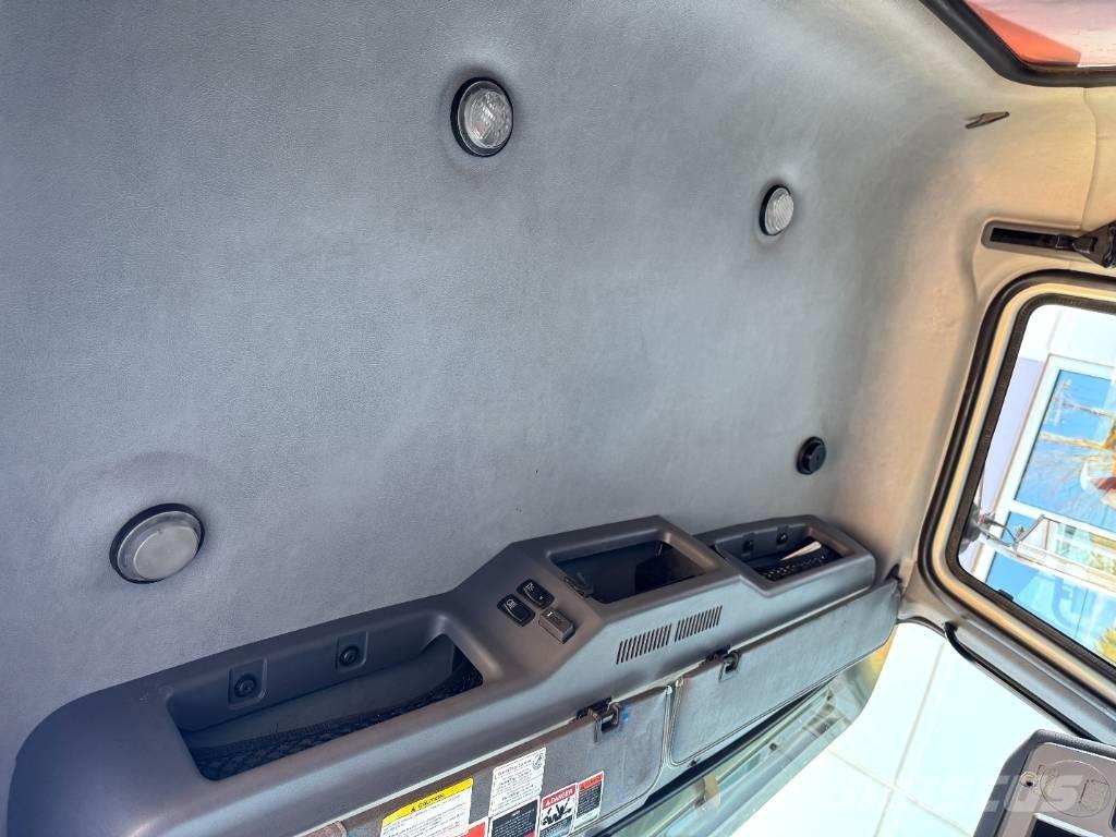 Mack GU813 Savivarčių priekabų vilkikai