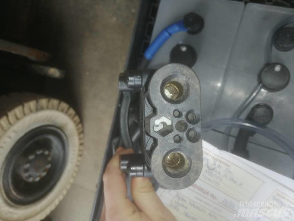 Hyster A 1.3 XNT Elektriniai šakiniai krautuvai