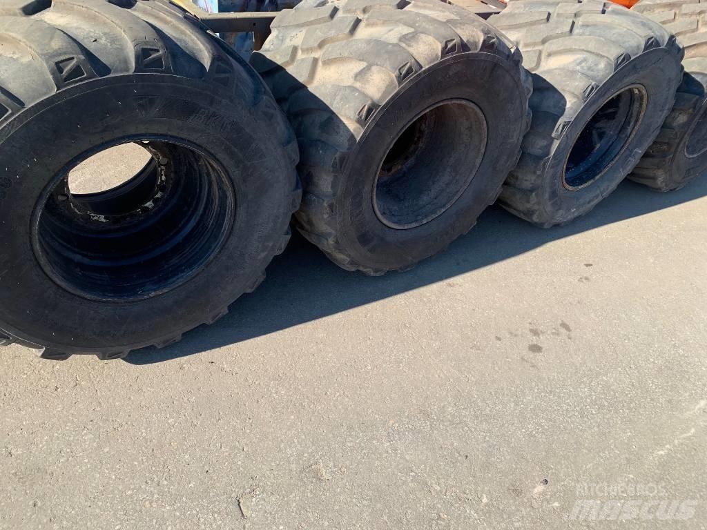 CAT M 318 Ratiniai ekskavatoriai