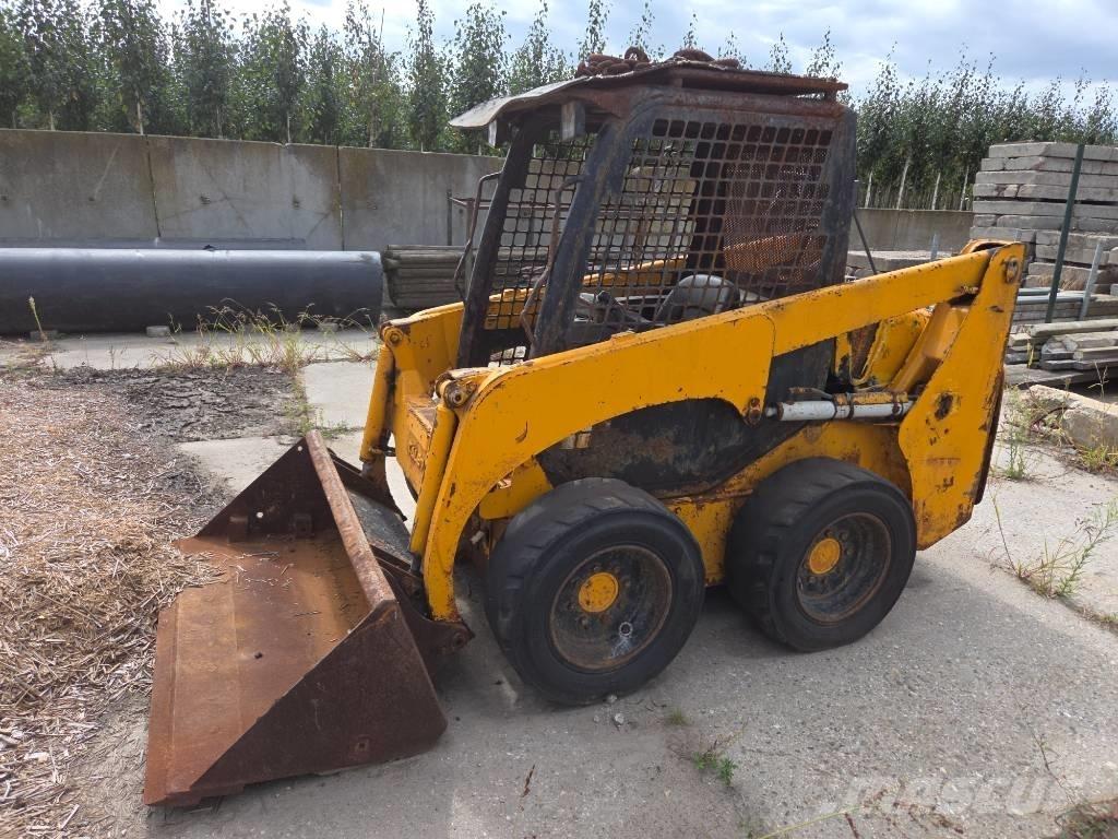 Komatsu SK 714 Krautuvai su šoniniu pasukimu