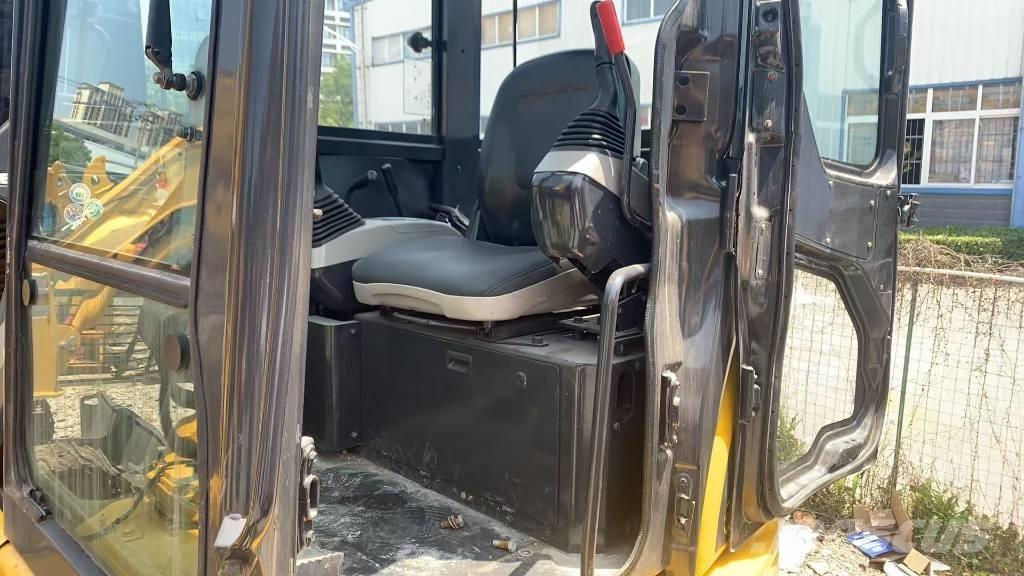 Komatsu PC 40 MR Vikšriniai ekskavatoriai