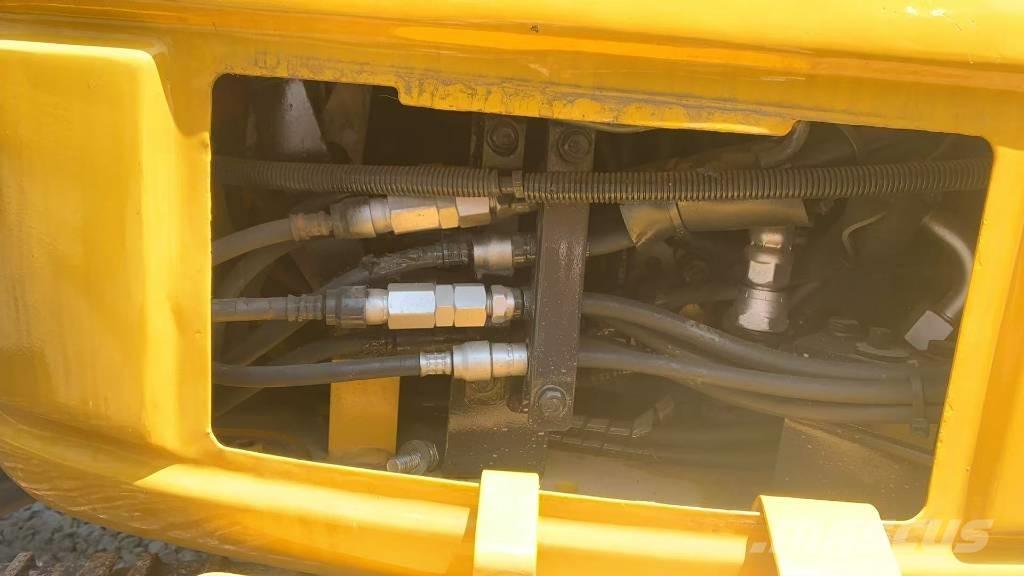 Komatsu PC 40 MR Vikšriniai ekskavatoriai