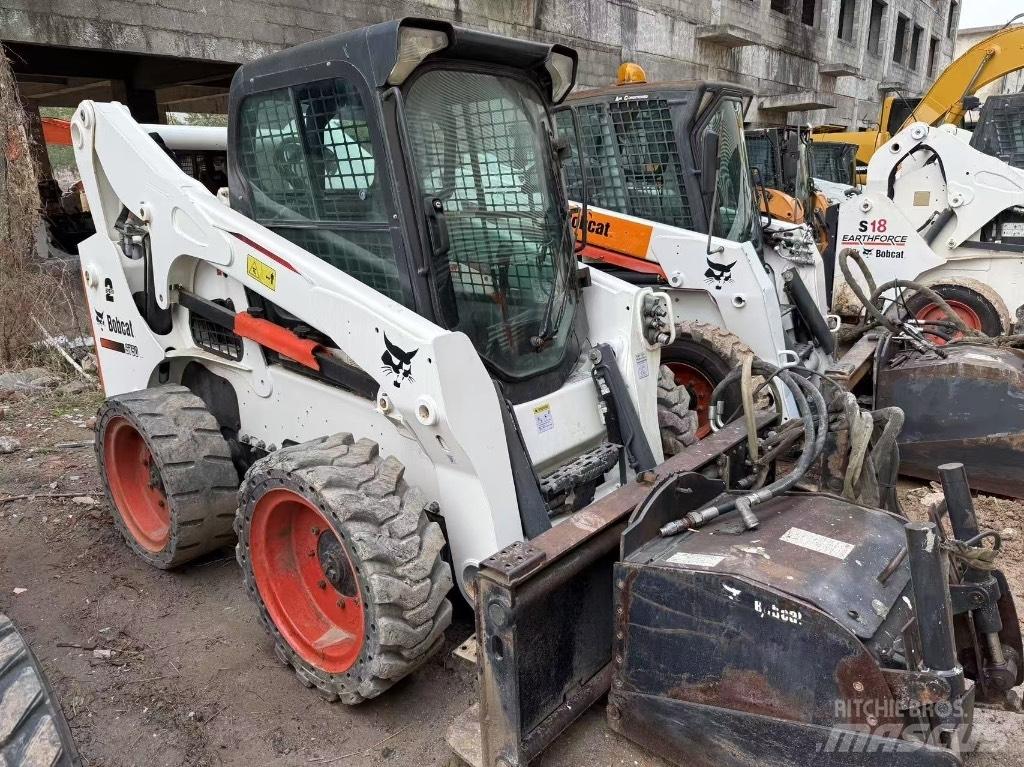 Bobcat S 220 S750 Krautuvai su šoniniu pasukimu