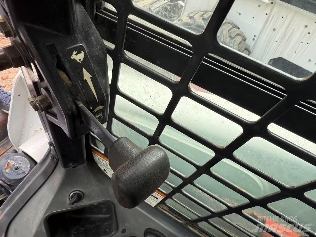 Bobcat S 220 S750 Krautuvai su šoniniu pasukimu