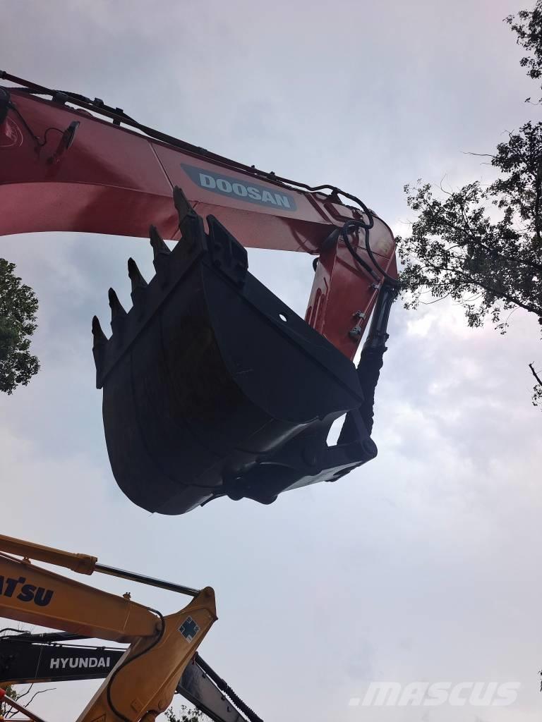 Doosan DX 225 LCA Vikšriniai ekskavatoriai