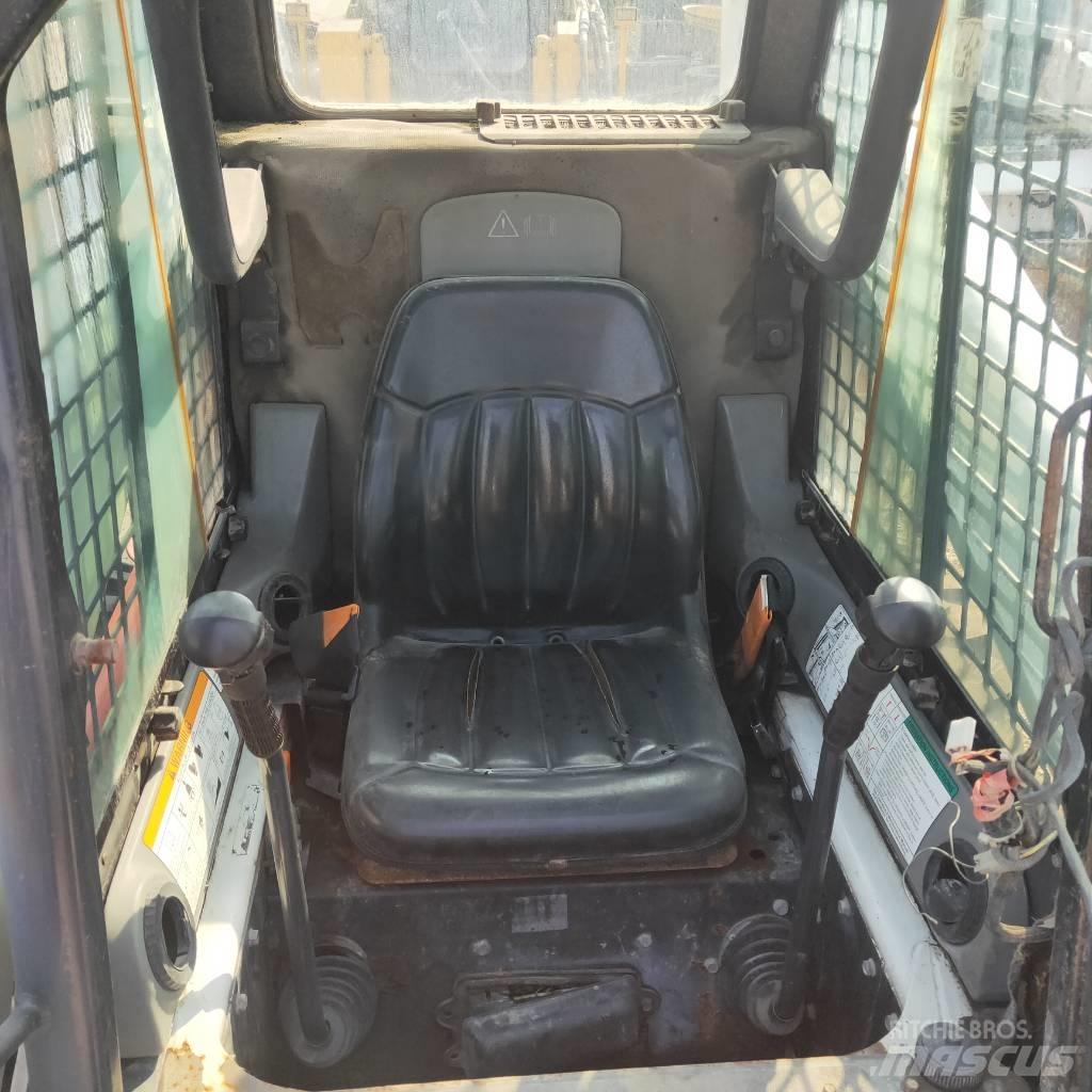Bobcat S300 Krautuvai su šoniniu pasukimu