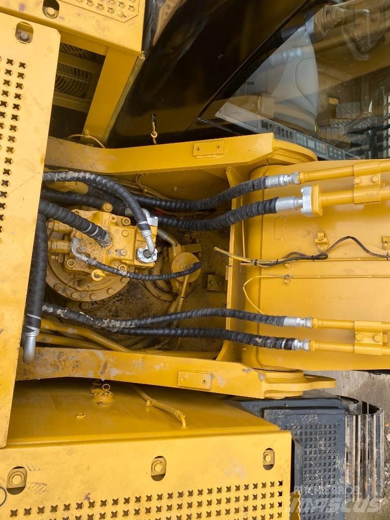 CAT 330 D Vikšriniai ekskavatoriai