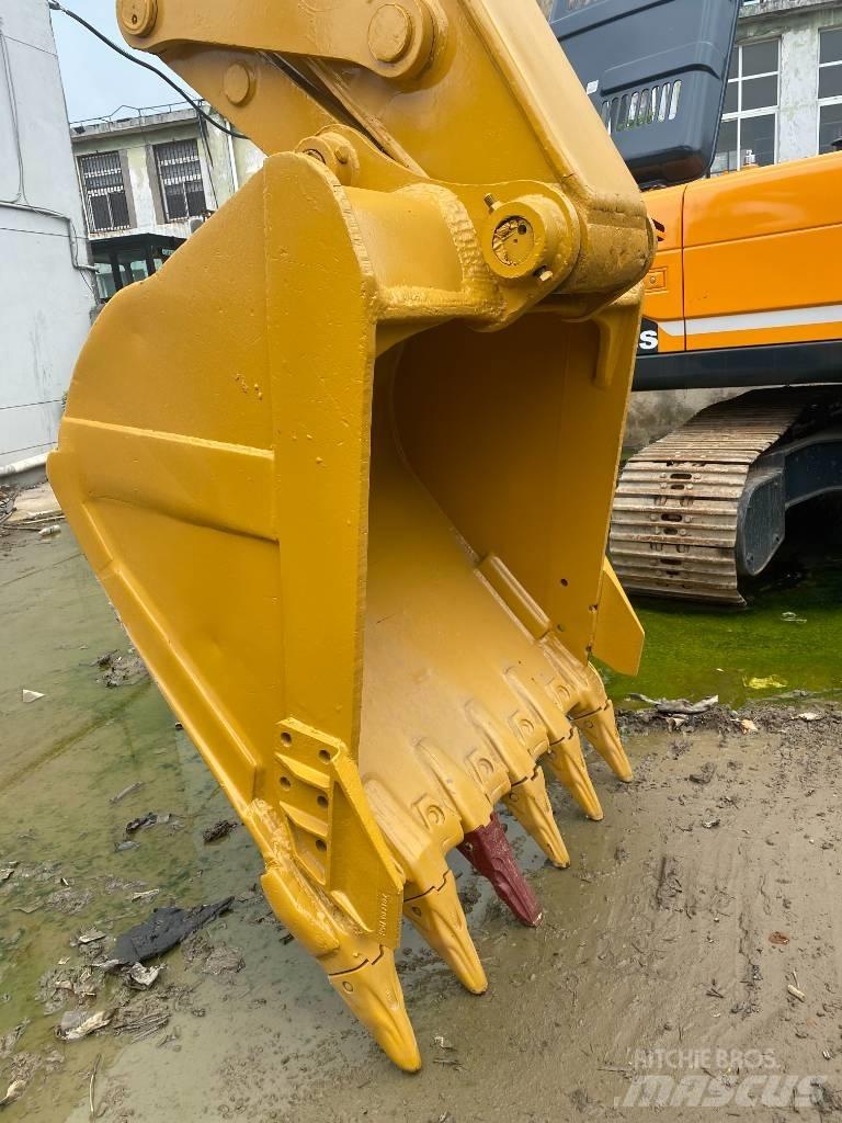 CAT 330 D Vikšriniai ekskavatoriai