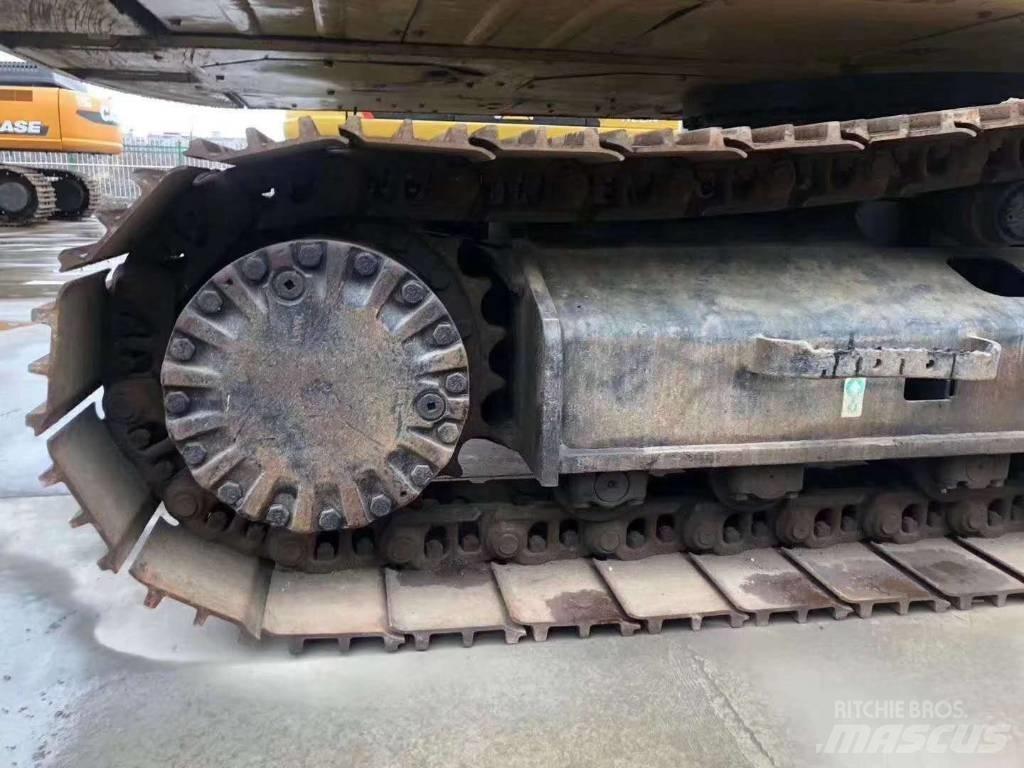 CAT 323 Vikšriniai ekskavatoriai