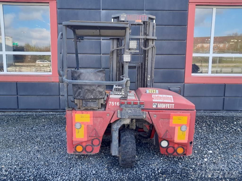Moffett M4 25.3 NX Šakiniai krautuvai - Kita