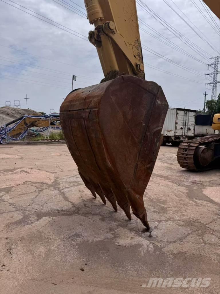 Komatsu PC 400-8 Amfibiniai ekskavatoriai