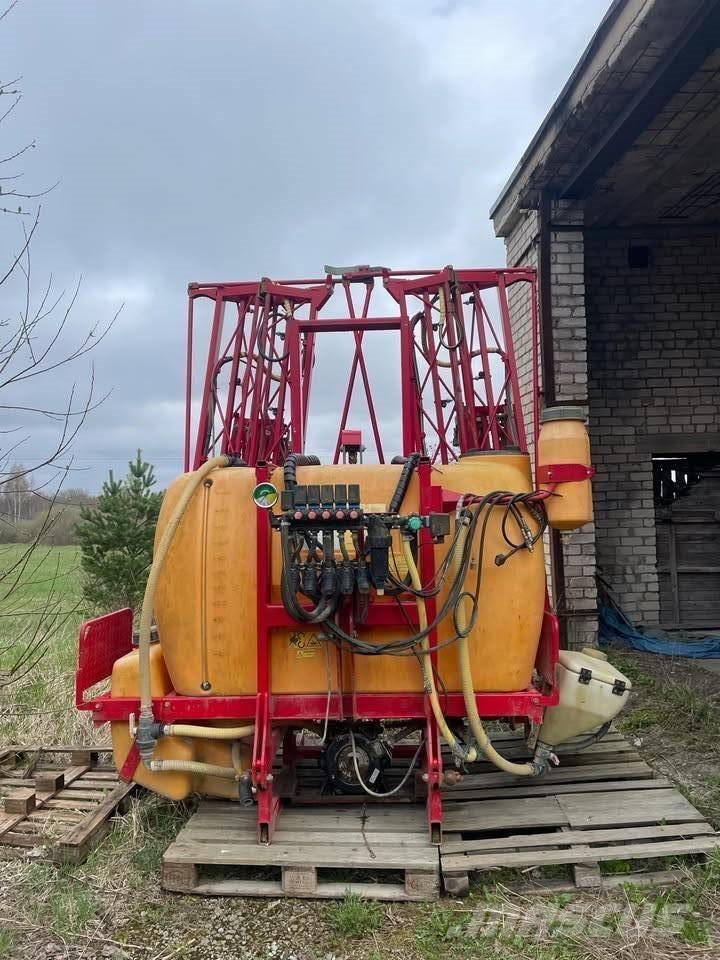 Junkkari 1300/4 Įmontuoti purkštuvai