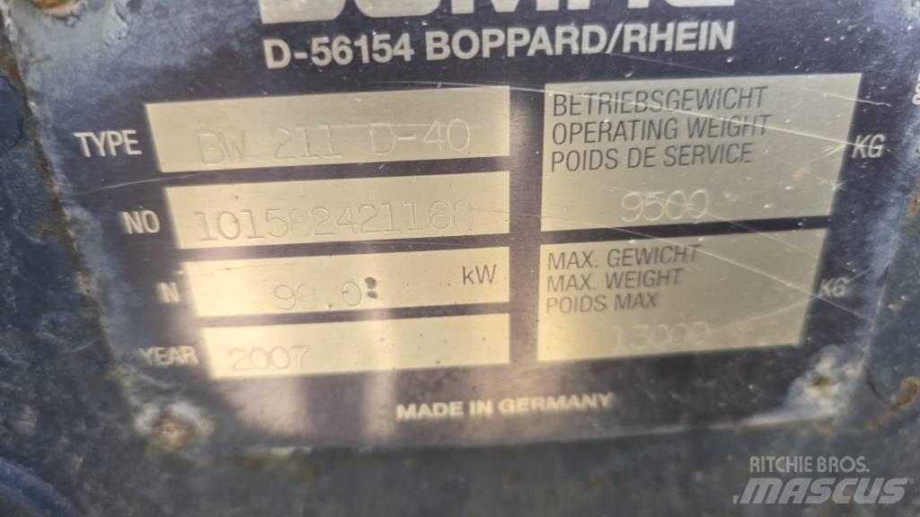 Bomag BW 211 D-40 Porinių būgnų volai