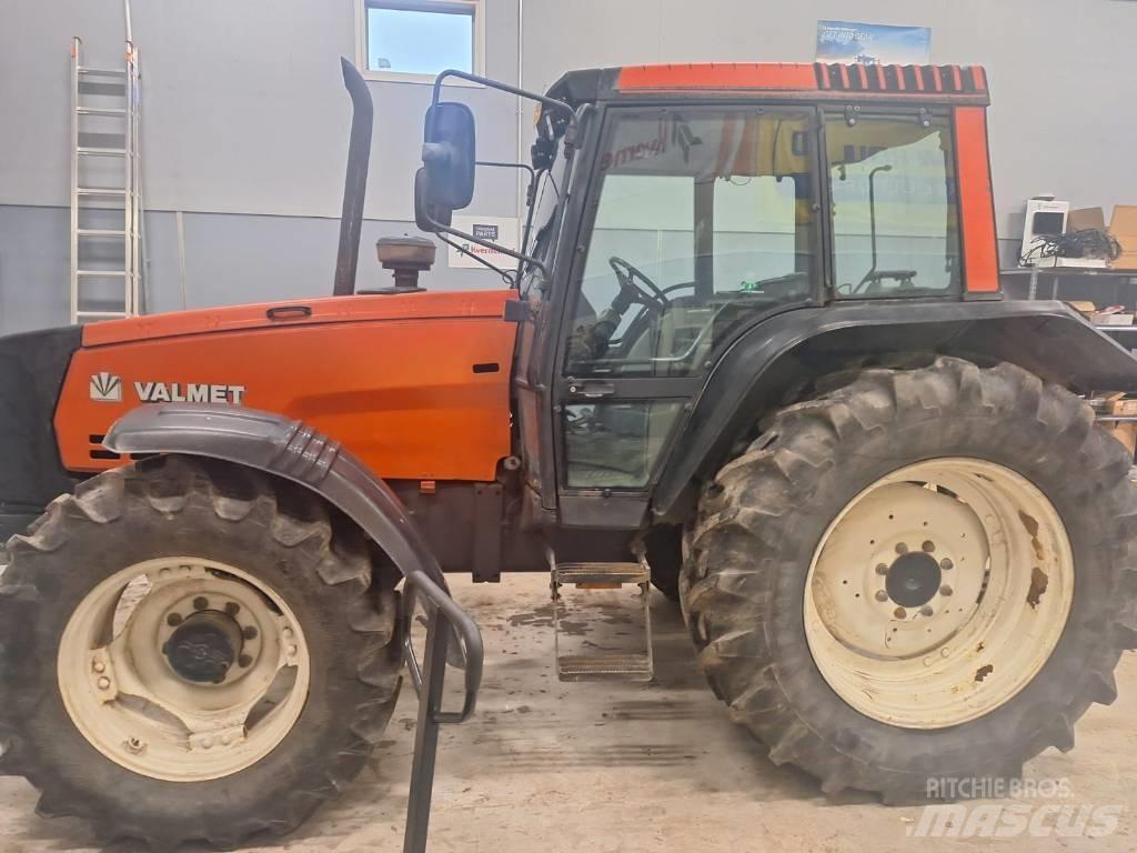 Valtra Valmet 8100E Traktoriai