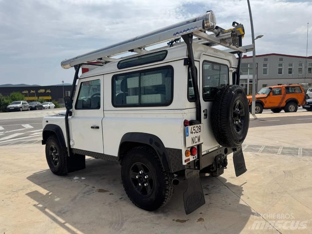 Land Rover Defender Lengvieji automobiliai