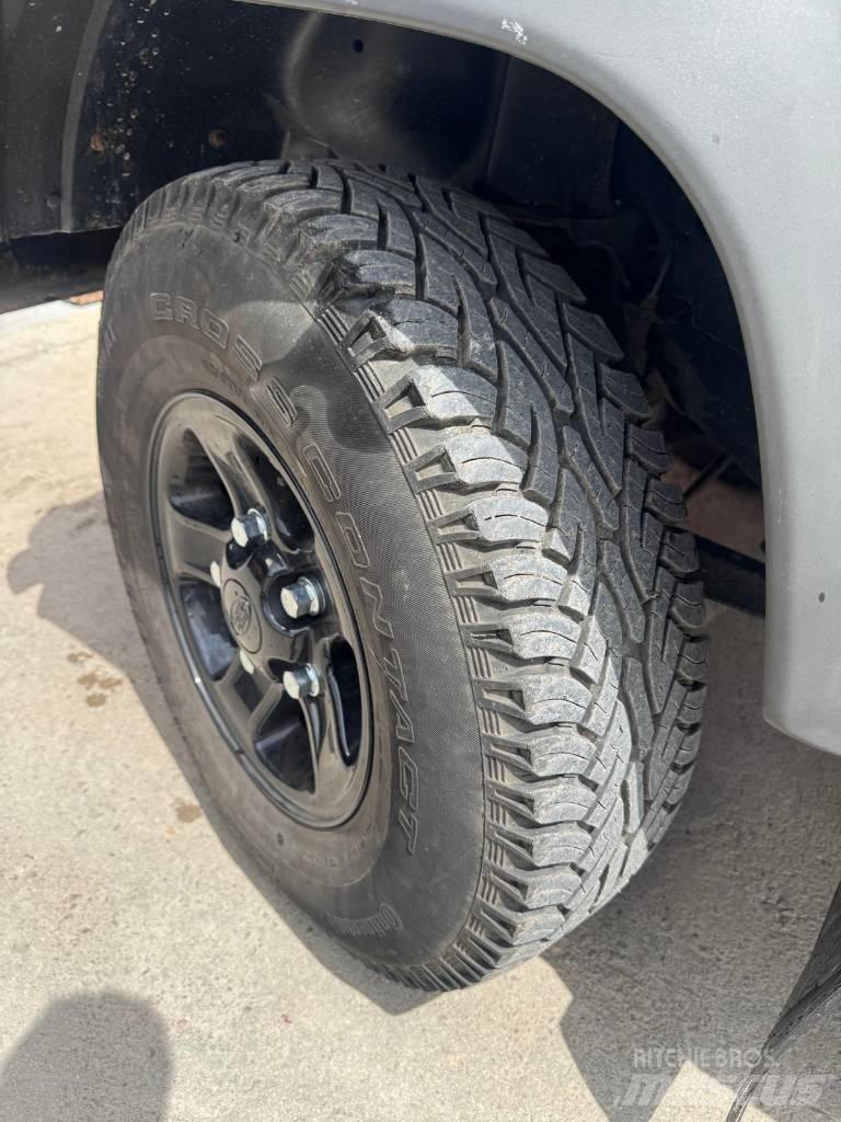 Land Rover Defender Lengvieji automobiliai