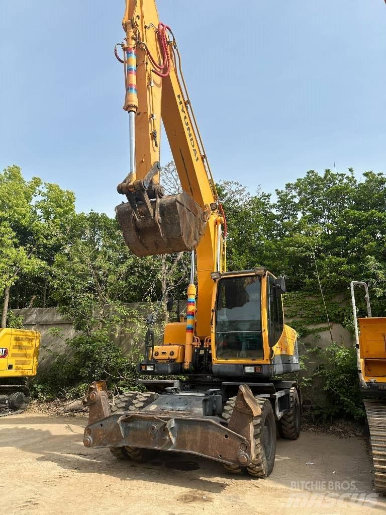 Hyundai R210W-9 Ratiniai ekskavatoriai