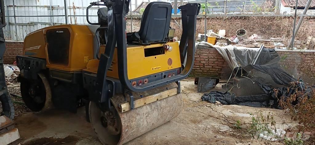  戴勒派克  DYNAPAC1250 Porinių būgnų volai