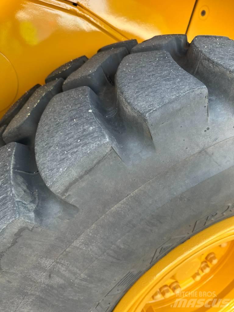 Volvo L120g Naudoti ratiniai krautuvai