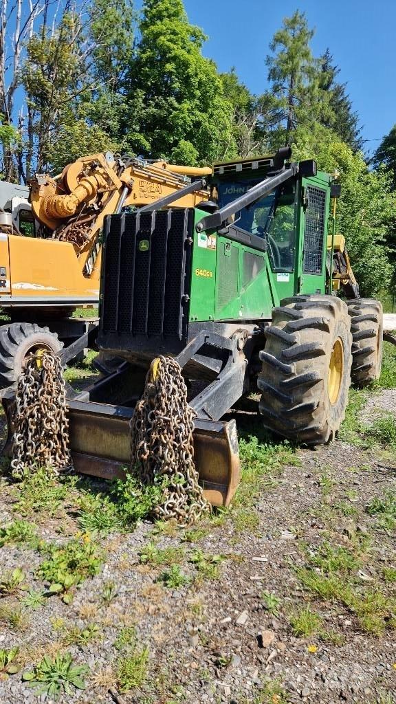 John Deere 640 G III Skiedrovežiai