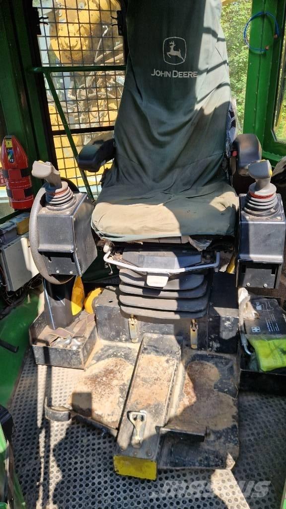 John Deere 640 G III Skiedrovežiai