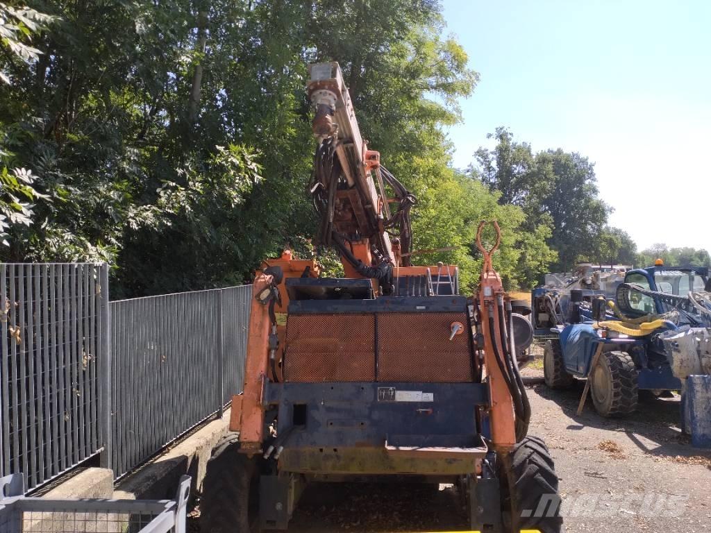 Tamrock COMMANDO 300 Žemės paviršiaus gręžimo technika