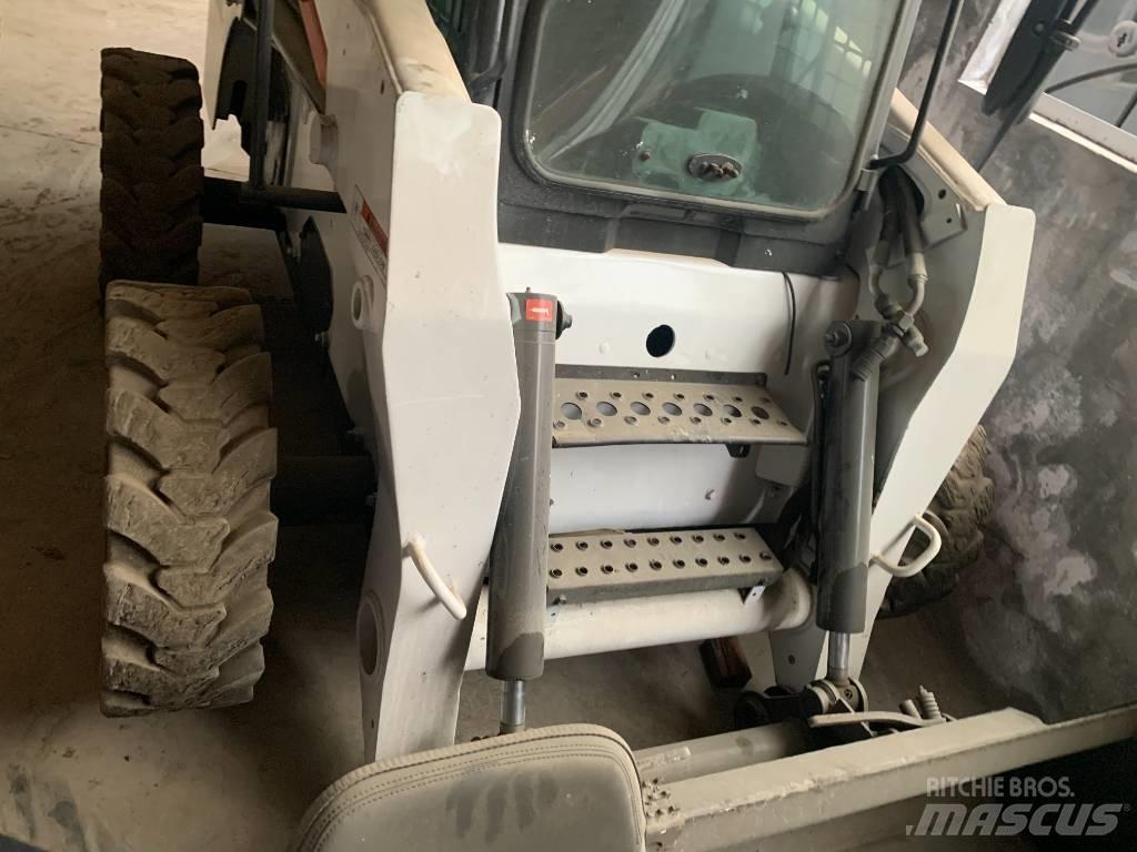 Bobcat S 300 Krautuvai su šoniniu pasukimu