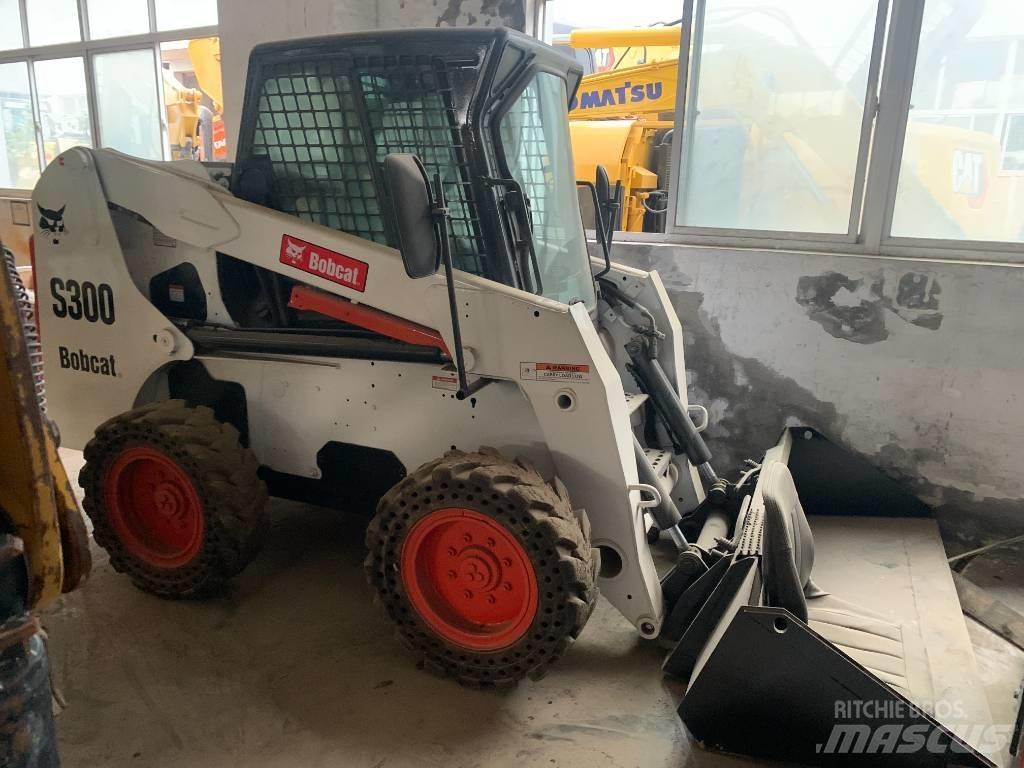 Bobcat S 300 Krautuvai su šoniniu pasukimu