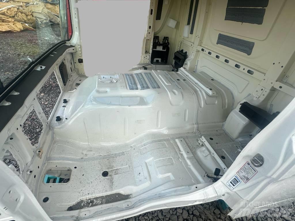 Scania P 370 Kabinos ir salonai