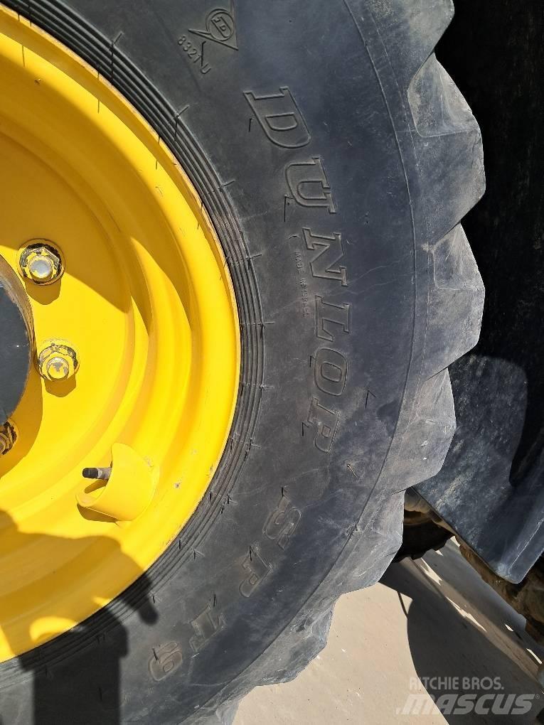Komatsu WA100M-8 Naudoti ratiniai krautuvai