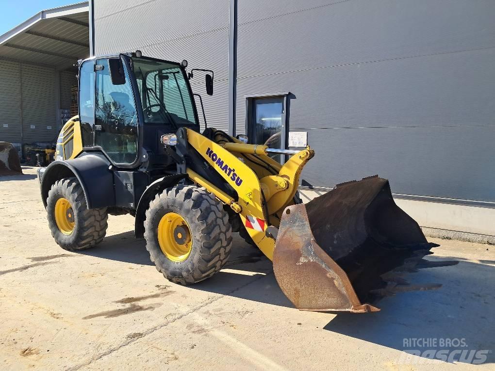 Komatsu WA100M-8 Naudoti ratiniai krautuvai