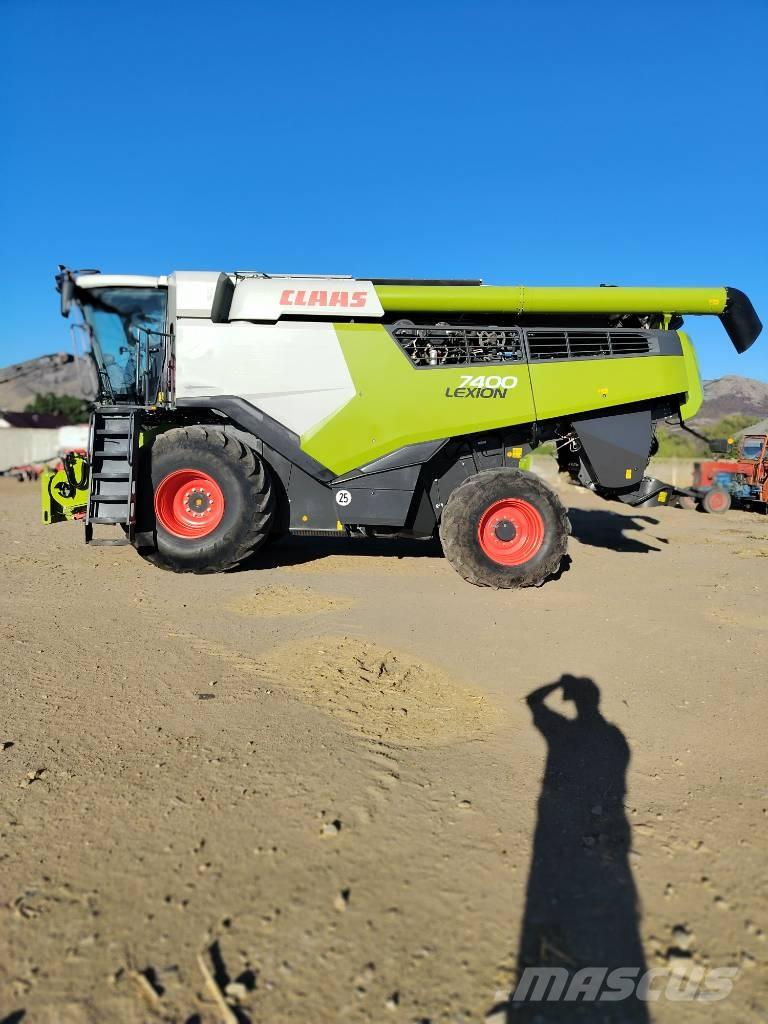 CLAAS Lexion 7400 Derliaus nuėmimo kombainai