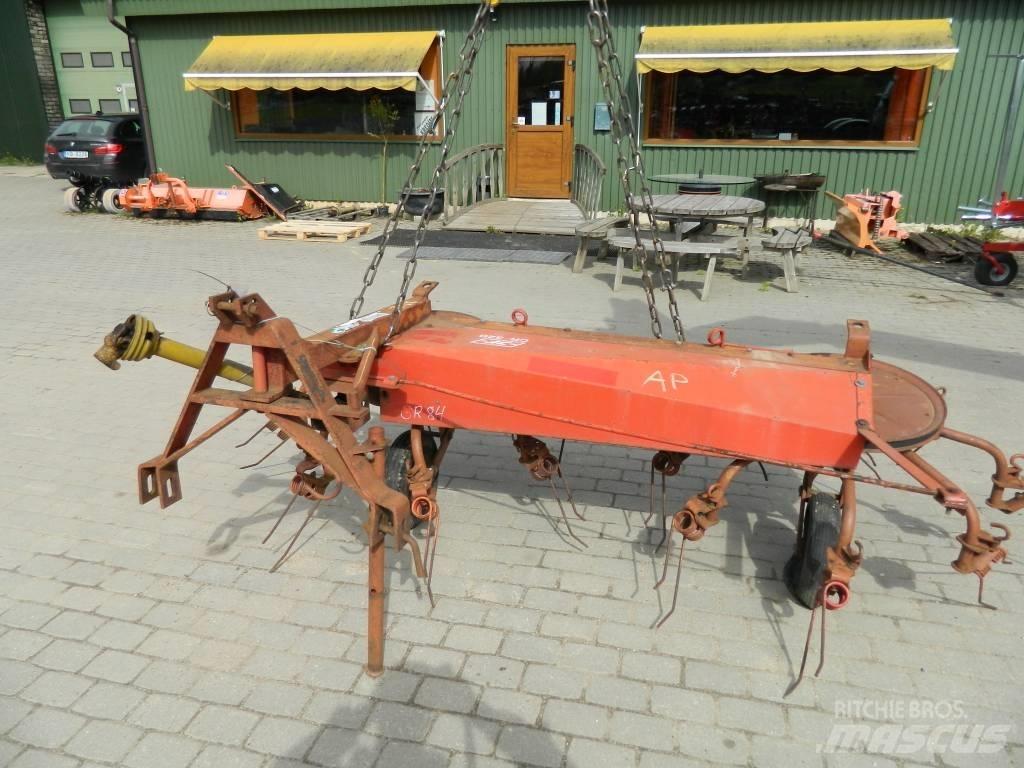 JF CR 320 Šieno grėbliai ir vartytuvai
