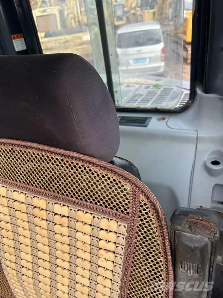 Komatsu PC 128 US Vikšriniai ekskavatoriai