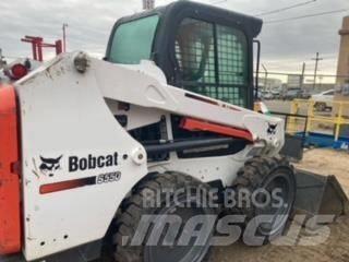 Bobcat S550 Krautuvai su šoniniu pasukimu